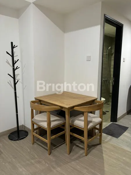 image APARTEMEN COLLINS BOULEVARD LT 20, FURNISHED LENGKAP & VIEW KOLAM (8)