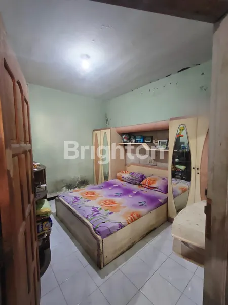 image RUMAH 2.5 LANTAI DI PERUMAHAN GRIYO PABEAN SIDOARJO (8)