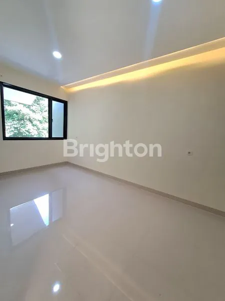 image RUMAH STRATEGIS SIAP HUNI - KENCANA LOKA BSD (6)