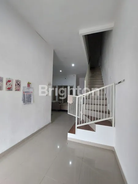 image DIJUAL / DISEWAKAN MURAH RUMAH MINIMALIS 2 LANTAI TERAWAT BAGUS SIAP HUNI BEBAS BAJIR DI PONDOK TJANDRA (3)