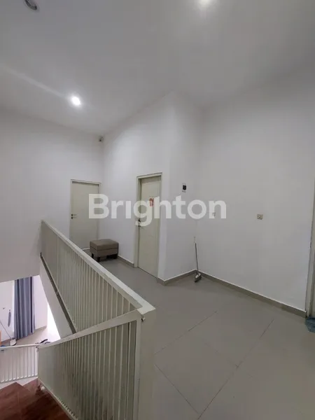 image DIJUAL / DISEWAKAN MURAH RUMAH MINIMALIS 2 LANTAI TERAWAT BAGUS SIAP HUNI BEBAS BAJIR DI PONDOK TJANDRA (4)