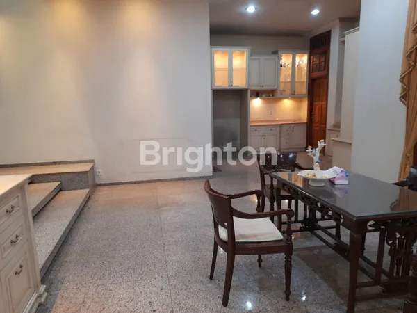 image JUAL RUMAH MEWAH DI JALAN NGINDEN RAYA (5)