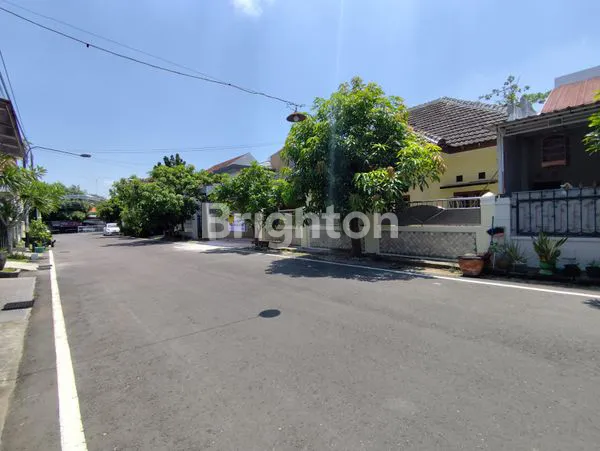 image RUMAH MADIUN LT 210M², SIAP HUNI, JALAN LEBAR (4)