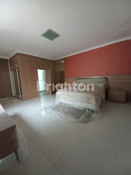 image RUMAH MEWAH BARU FURNISH PAKUWON CITY DEKAT BOULEVARD (5)