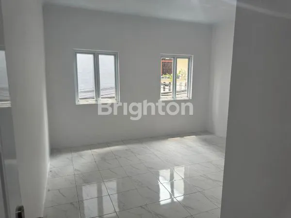 image DI JUAL RUMAH SIAP HUNI DI JEMBATAN LIMA JAKARTA BARAT (1)