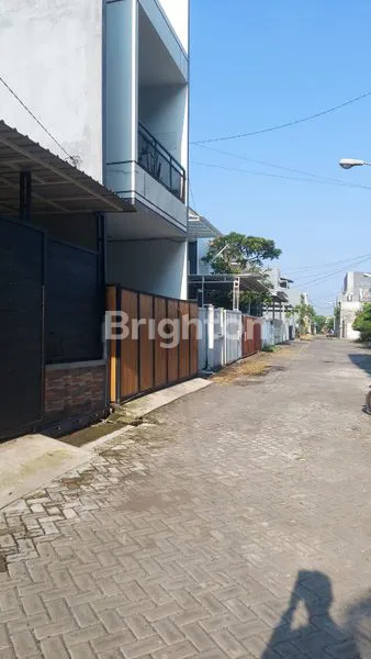 image RUMAH GRAHA SUKOLILO REGENCY, DKT PAKUWON CITY, MERR, GALAXY MALL, OERR, ROW JALAN 3 MOBIL (1)