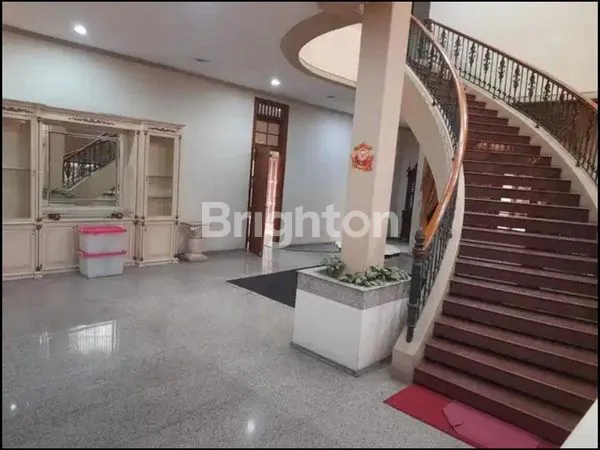 image RUMAH MEWAH RAYA NGINDEN INTAN (6)