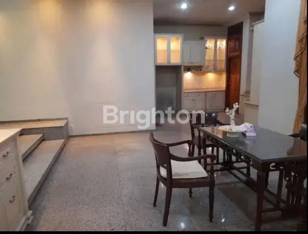 image RUMAH MEWAH RAYA NGINDEN INTAN (7)