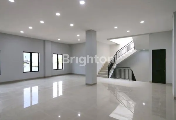 DI JUAL CEPAT !! RUKO BARU 4 LANTAI SIAP PAKAI SHM BISA NEGO