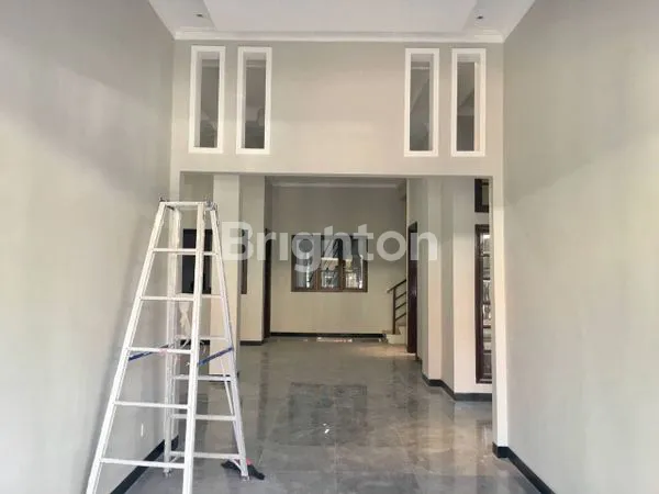 image HUNIAN 2 LANTAI FULL RENOV GRAHA SANTOSO REGENCY, SIAP HUNI DEKAT MERR NIRWANA EKSEKUTIF STIKOM (2)