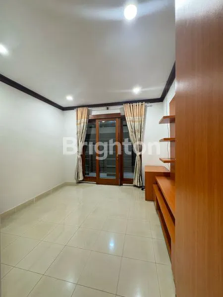 image DIJUAL RUMAH CANTIK & NYAMAN – FULL RENOVASI DI KEMANG PRATAMA (4)