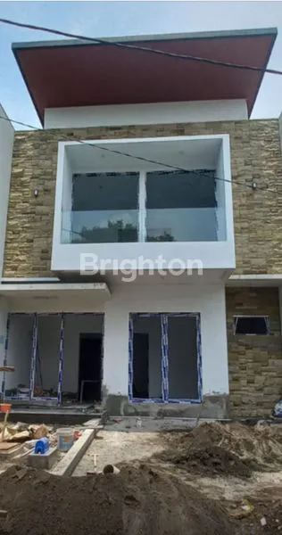 image RUMAH 2 LANTAI BARU GRESS, MODERN MINIMALIS, LUAS DAN SIAP HUNI, CITRALAND SURABAYA (1)