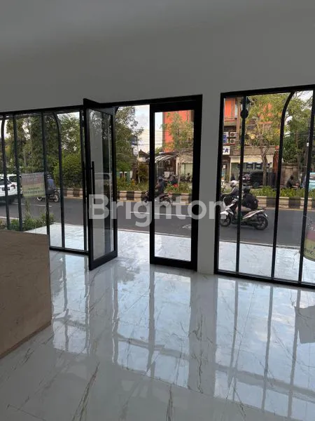 image SHOPHOUSE IN BY PASS NGURAH RAI SANUR SIAP PAKAI DENGAN KONSEP SIMPLE MINIMALIS (2)