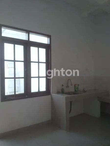 image RUMAH BESAR 1 LANTAI DI CEMPAKA PUTIH (7)