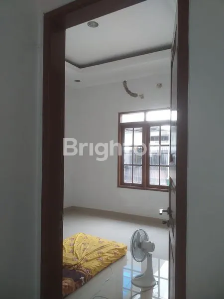 image RUMAH BESAR 1 LANTAI DI CEMPAKA PUTIH (3)