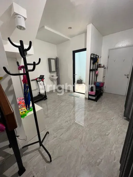 image RUMAH SIAP HUNI 3 LANTAI DOUBLE DECKER DI SWAN CITY TANGERANG  (6)