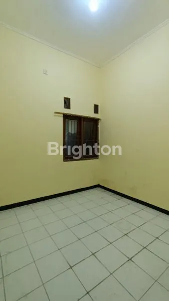 image RUMAH CANTIK, NYAMAN, AMAN & SIAP HUNI, LOKASI PURI PERMATA HIJAU MADIUN (2)