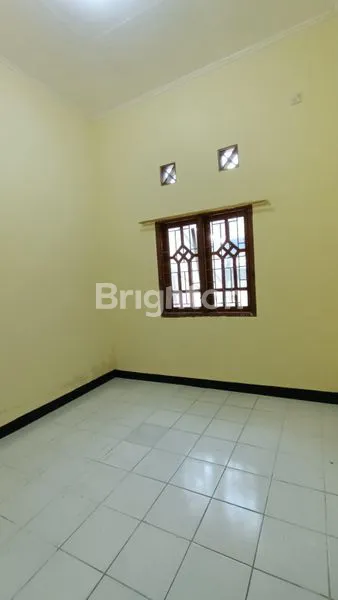image RUMAH CANTIK, NYAMAN, AMAN & SIAP HUNI, LOKASI PURI PERMATA HIJAU MADIUN (3)