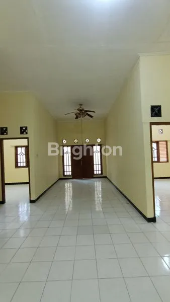 RUMAH CANTIK, NYAMAN, AMAN & SIAP HUNI, LOKASI PURI PERMATA HIJAU MADIUN