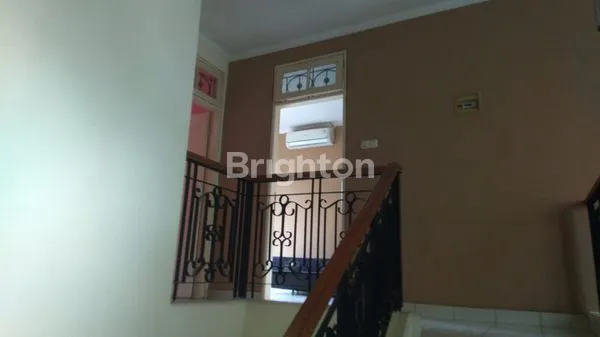 image RUMAH 2 LANTAI SEMI FURNISHED LT 180M² (6)