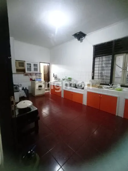 image RUMAH STRATEGIS 2 LANTAI DI JALAN CUT MEUTIA (6)