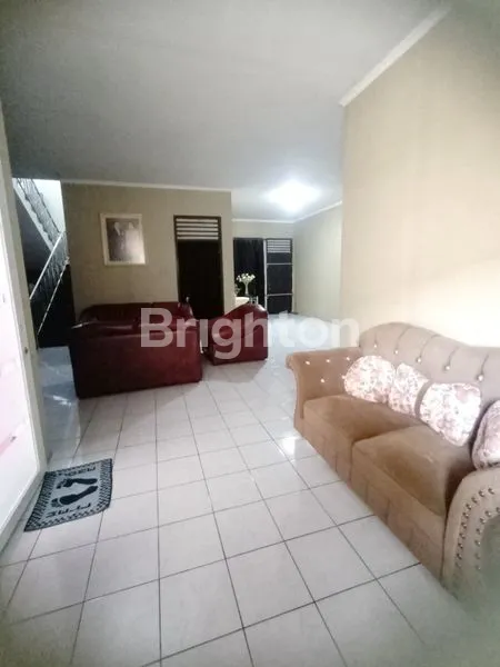 image RUMAH STRATEGIS 2 LANTAI DI JALAN CUT MEUTIA (5)