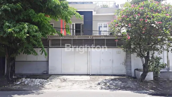 image RUMAH 3 LANTAI PUCANG ANOM SURABAYA NOL JALAN RAYA STRATEGIS (1)