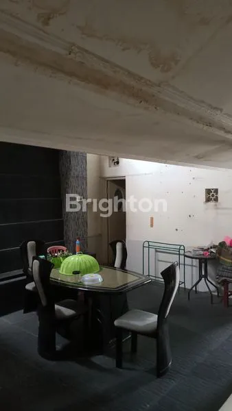 image DIJUAL RUMAH APIK, LOKASI SANGAT STRATEGIS, COCOK BUAT USAHA FOOD COURT  (4)