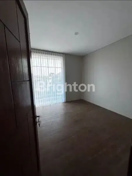 image RUMAH MEWAH 6 KT DI PAKUWON CITY (6)