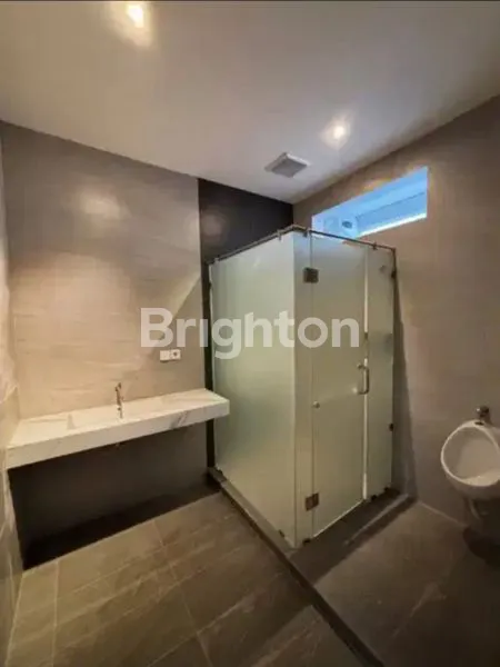 image RUMAH MEWAH 6 KT DI PAKUWON CITY (8)