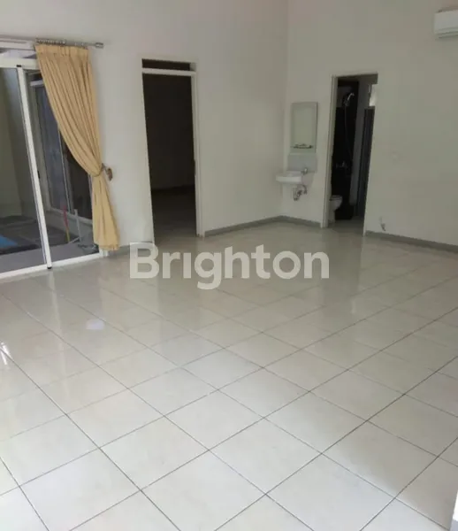 image RUMAH HOEK 3+1 KT KOTABARU PARAHYANGAN BISA 3 MOBIL (4)