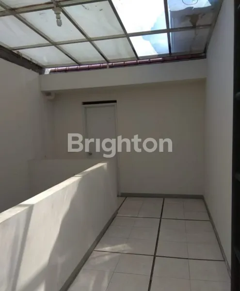 image RUMAH HOEK 3+1 KT KOTABARU PARAHYANGAN BISA 3 MOBIL (5)