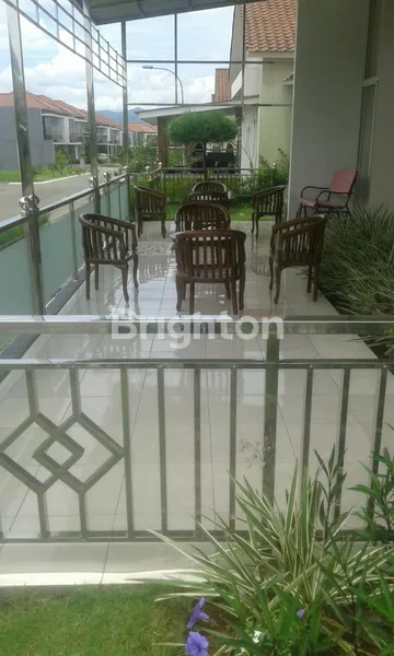 image RUMAH HOEK 3+1 KT KOTABARU PARAHYANGAN BISA 3 MOBIL (8)