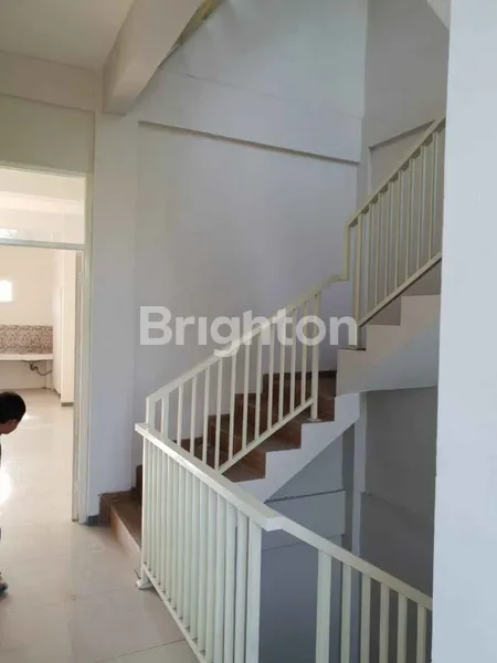 image RUKO 3 LANTAI RAYA A YANI SIAP PAKAI STRATEGIS (3)