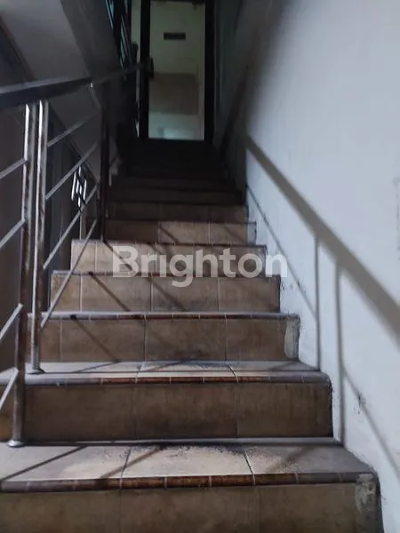 image RUKO 3 1/2 TINGKAT RAME PADAT PENDUDUK (6)