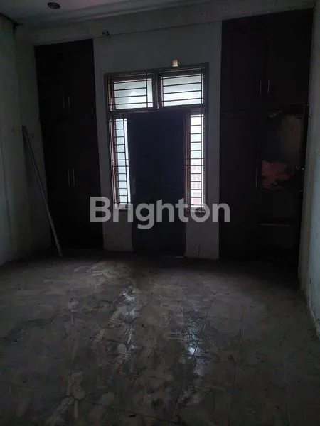 image RUKO 3 1/2 TINGKAT RAME PADAT PENDUDUK (2)