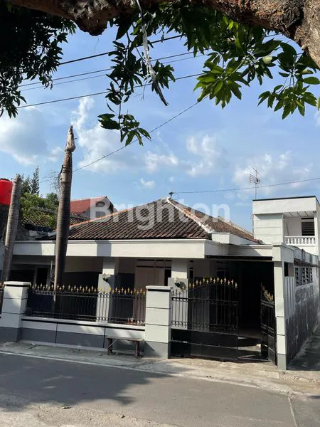 image DIJUAL RUMAH LUAS DAN STRATEGIS DI KARANGASEM LAWEYAN SOLO  (2)