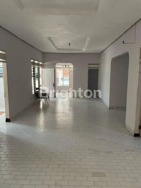 image DIJUAL RUMAH LUAS DAN STRATEGIS DI KARANGASEM LAWEYAN SOLO  (3)