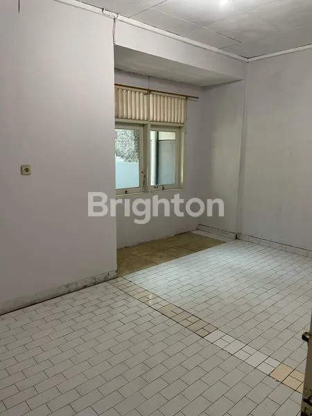 image DIJUAL RUMAH LUAS DAN STRATEGIS DI KARANGASEM LAWEYAN SOLO  (6)