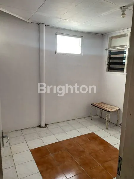 image DIJUAL RUMAH LUAS DAN STRATEGIS DI KARANGASEM LAWEYAN SOLO  (8)