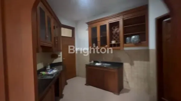 image RUMAH 2 LANTAI BAGUS SIAP HUNI SEMI FURNISH ONE GATE MANYAR DEKAT UNIVERSITAS UBAYA NGAGEL GUBENG NGINDEN (4)