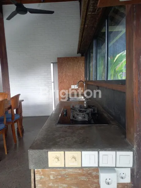 image FOR RENT – CHARMING WOODEN VILLA IN PERERENAN (7)