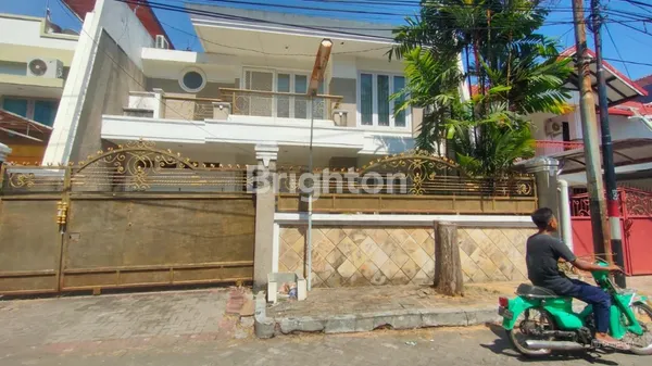 image RUMAH AREA KALIJUDAN SURABAYA FULL FURNISHED BANGUNAN TERAWAT MULUS (1)
