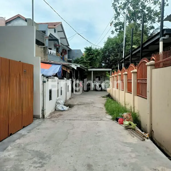 image RUMAH CANTIK 1 1/2 LANTAI SIAP HUNI JELAMBAR JAKARTA BARAT (2)