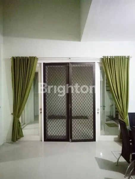 image RUMAH 2 LANTAI FURNISHED, FULL AC, 3 KAMAR TIDUR, 2 KAMAR MANDI, SIAP HUNI, DI PERUMAHAN EXCLUSIVE  RIVERSIDE, BALEARJOSARI, BLIMBING, MALANG KOTA, JAWA TIMUR (8)