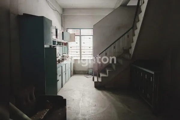 image RUKO 3 TINGKAT PUSAT KOTA JLN GATOT SUBROTO (4)