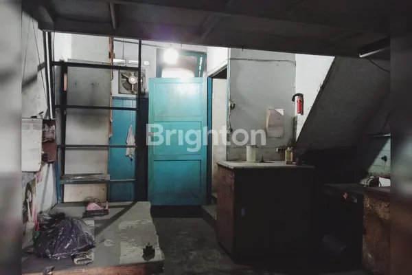 image RUKO 3 TINGKAT PUSAT KOTA JLN GATOT SUBROTO (6)