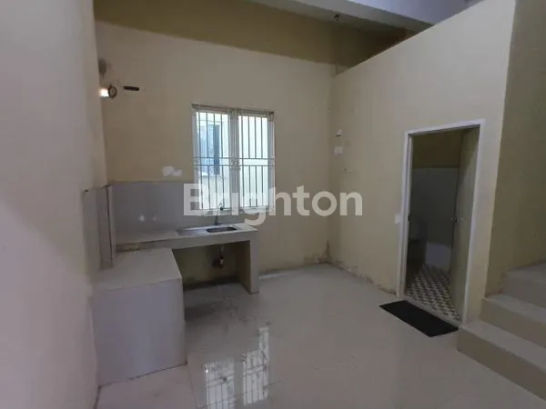 image RUKO 3 LANTAI GANDENG 2 PREMIUM DI JALAN UTAMA DAN AREA RAMAI (8)