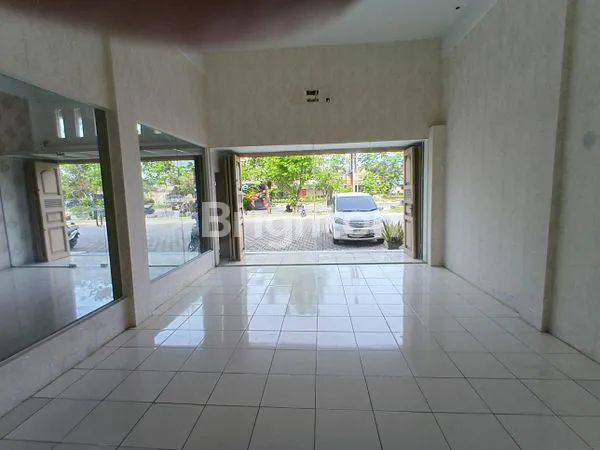 image RUKO 3 LANTAI GANDENG 2 PREMIUM DI JALAN UTAMA DAN AREA RAMAI (3)