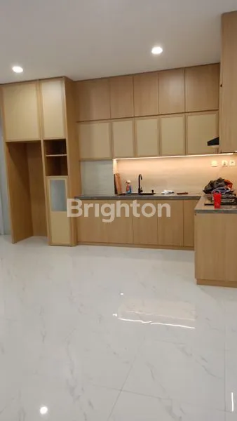 image RUMAH CANTIK 1 1/2 LANTAI SIAP HUNI JELAMBAR JAKARTA BARAT (4)